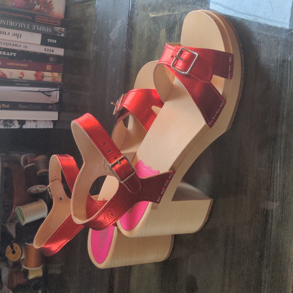 Metallic Red Swedish Hasbeens